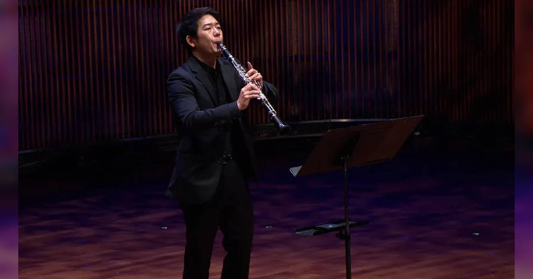 Sang Yoon Kim Plays Mozart’s Clarinet Concerto