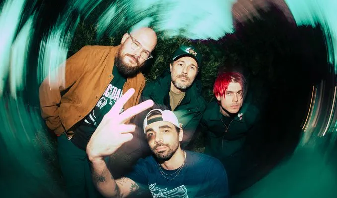 Image Microwave Anthony Green, Hunny, Moving Mountains