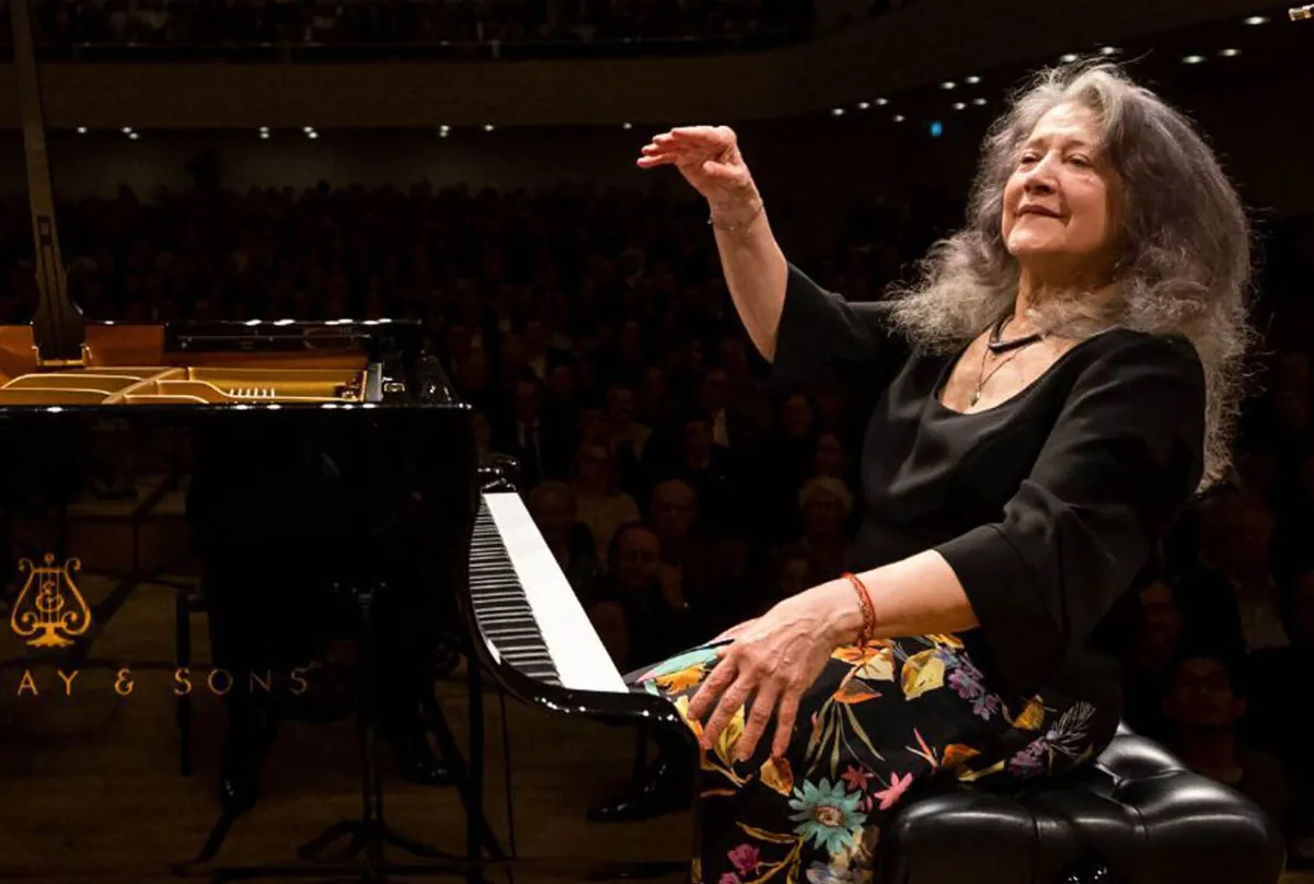 Image Martha Argerich plays Ravel