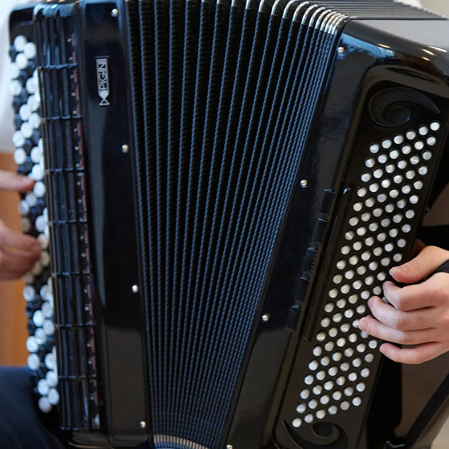 Image MondayMusic - Leaning East