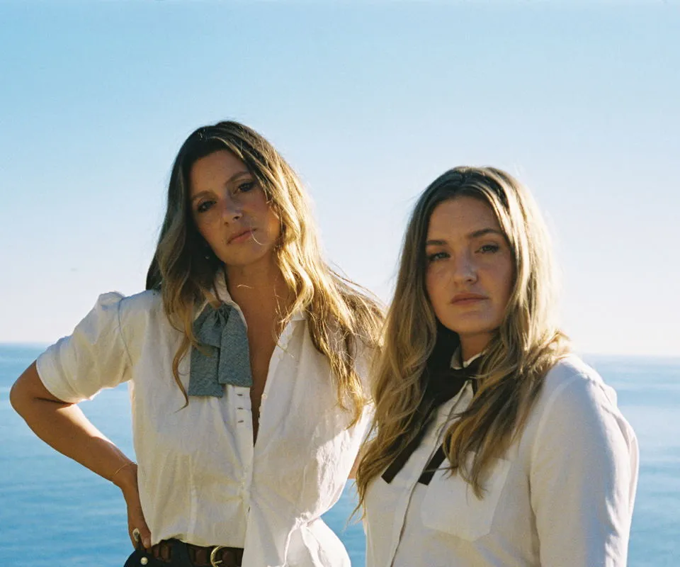 Image Aly & AJ