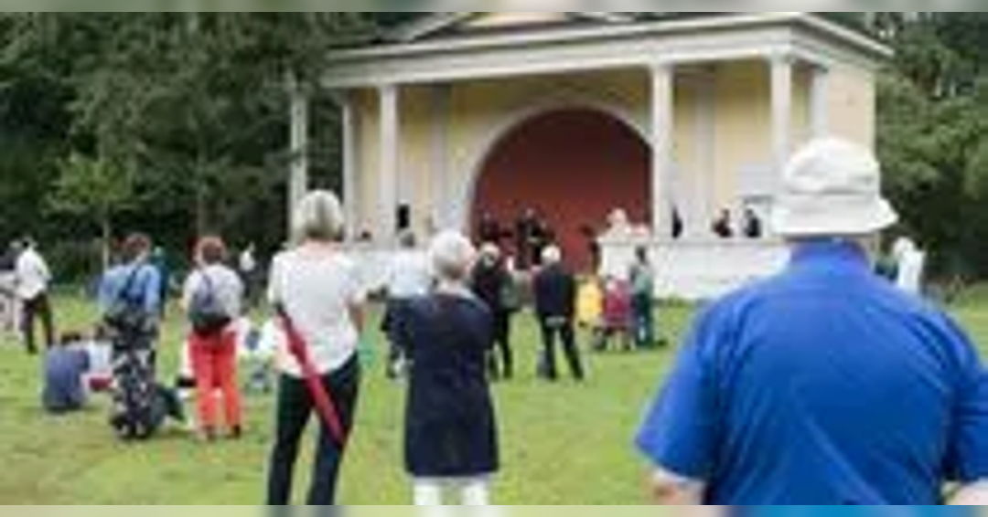 Image Musical walks in the grove