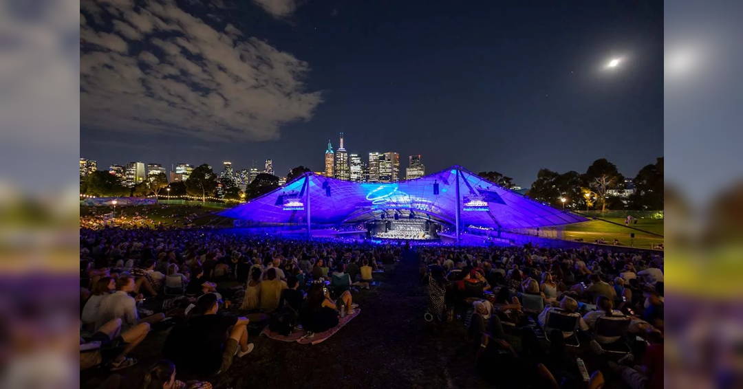 Image Jaime conducts at the Bowl: Dvořák, Gershwin and Ravel