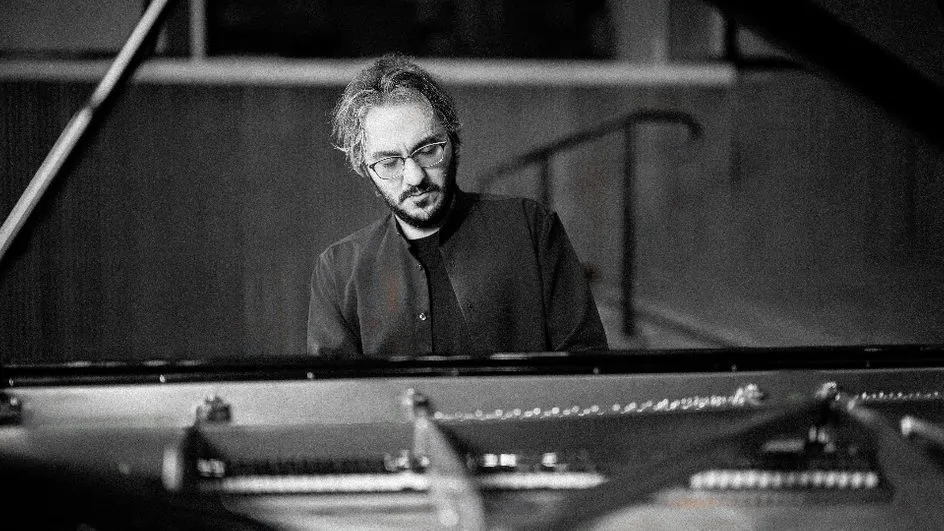 Image Alexander Gadjiev piano