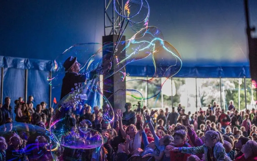 Image The Giant Bubble Show