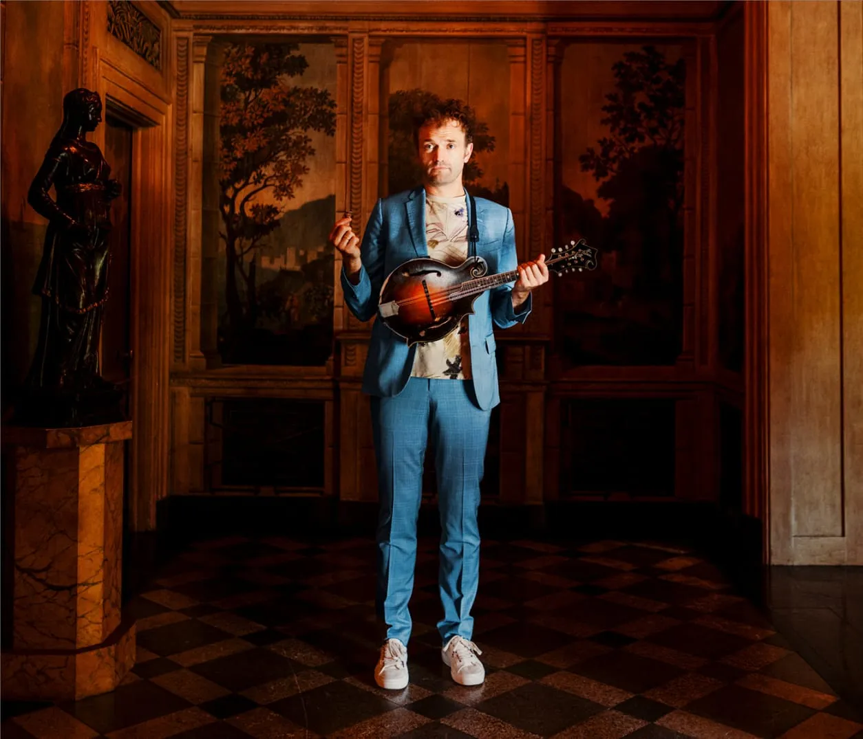 Image Chris Thile with the Minnesota Orchestra