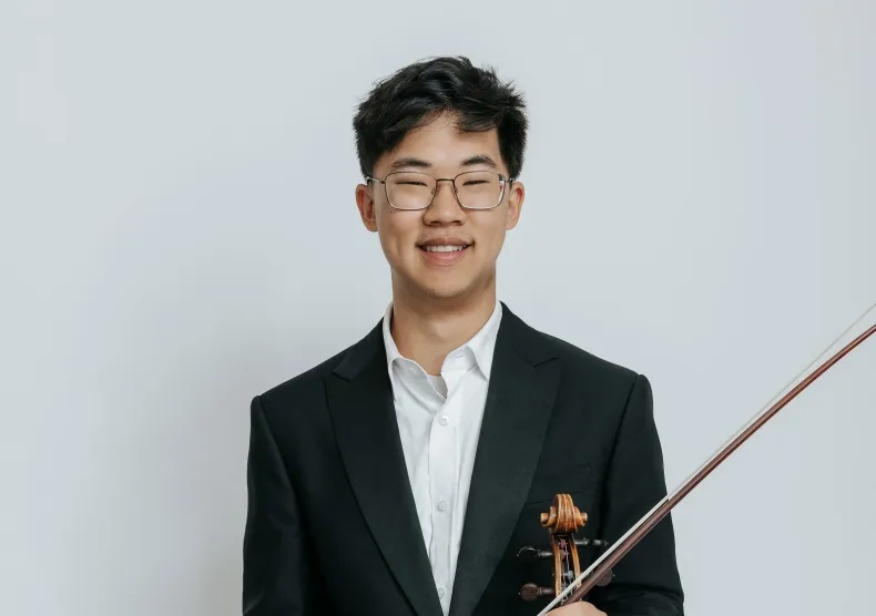 Image Elton Tai, Viola