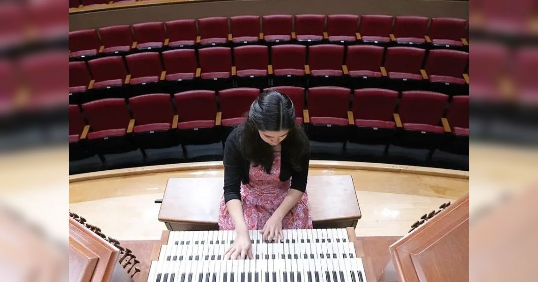 Image Elena Baquerizo, Organ