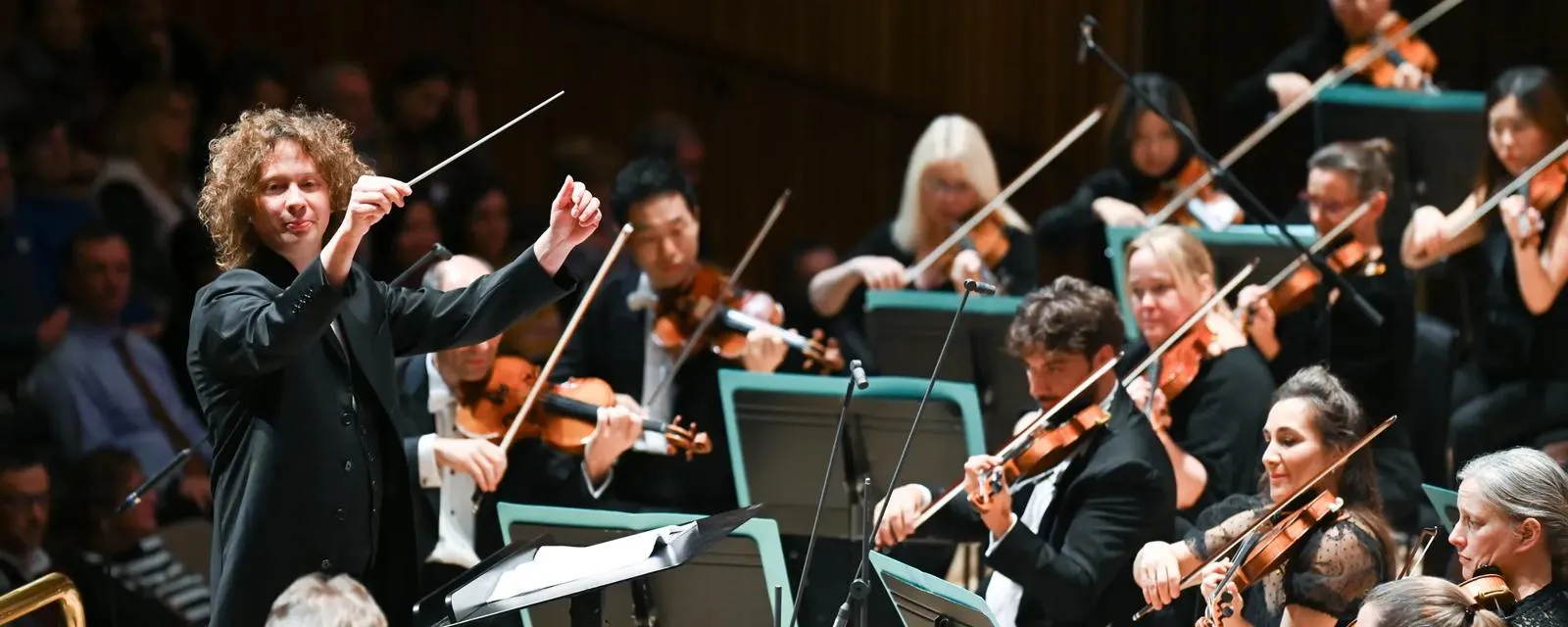 Image Santtu Conducts Sibelius, Lindberg & Shostakovich