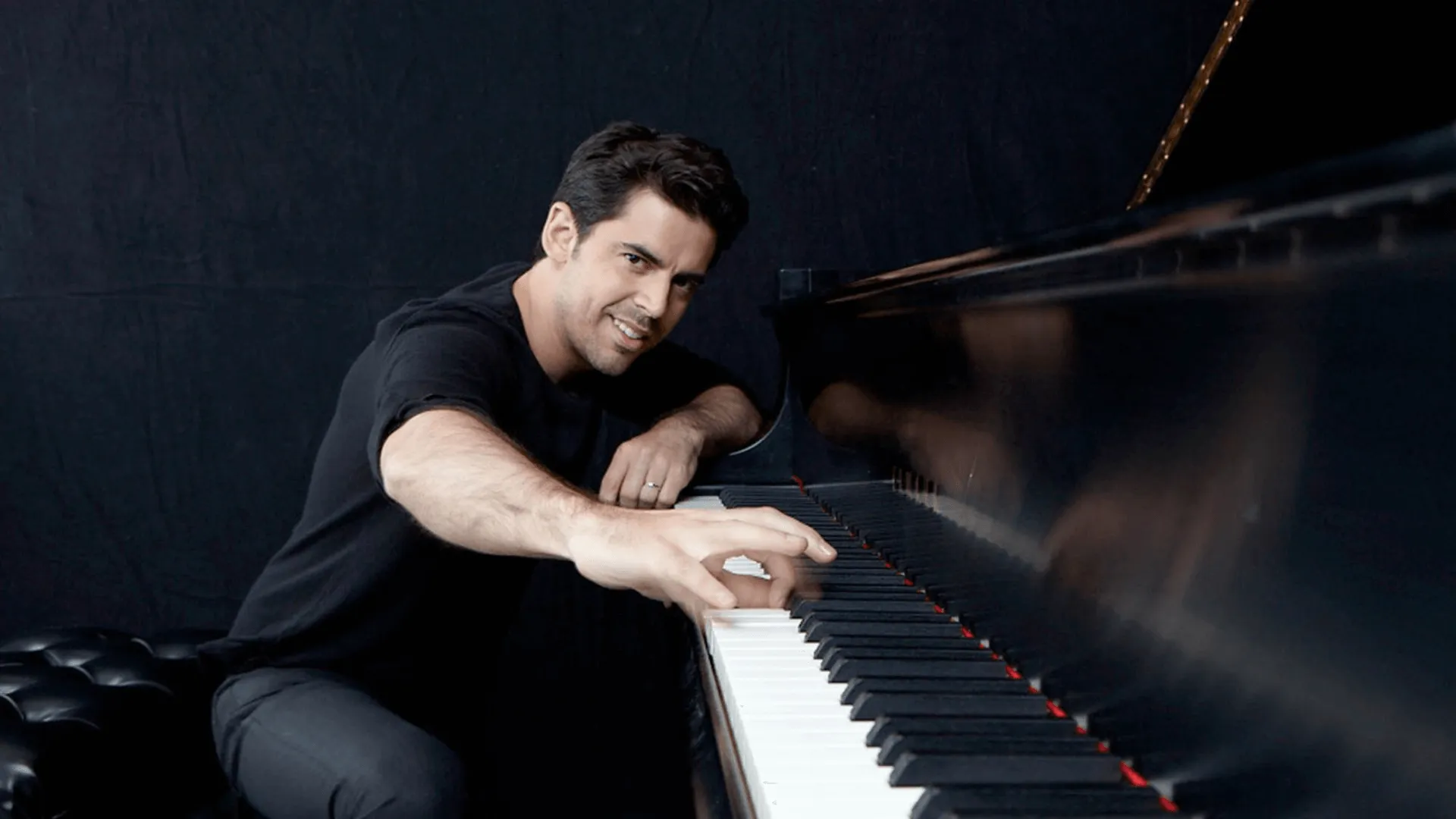 Image Christmas Classics with Tony DeSare