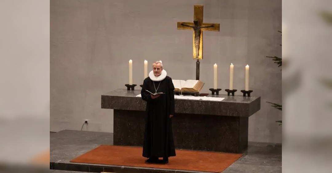 "Glory be to you, God, sung" - Church service