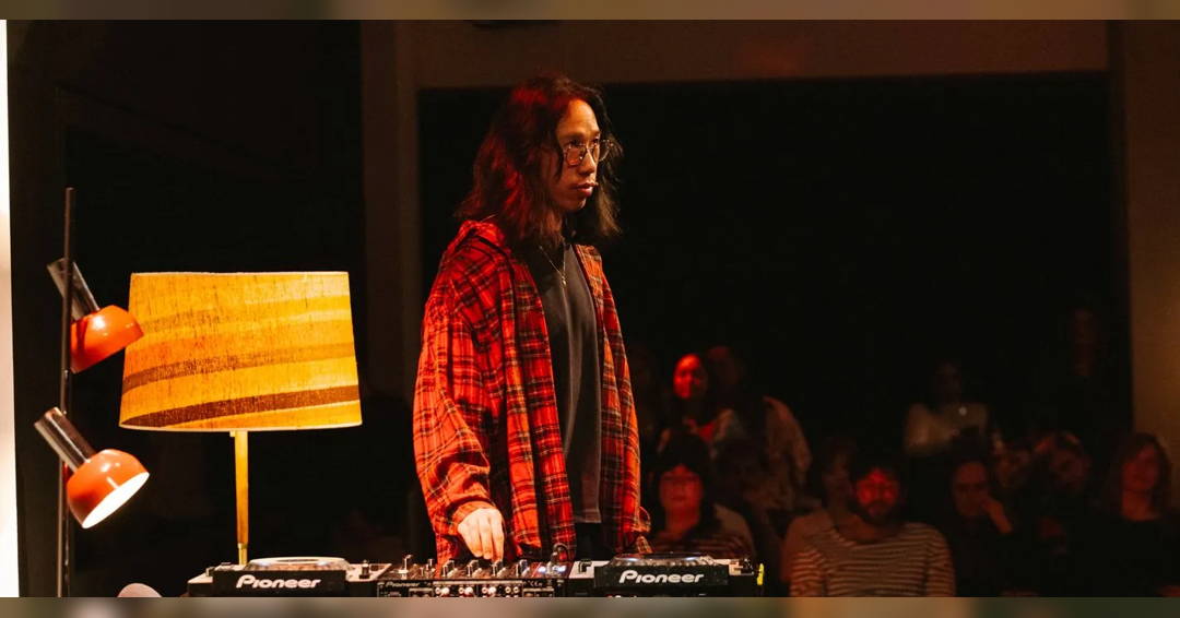 Image Derrick Gee’s Radio Weekender