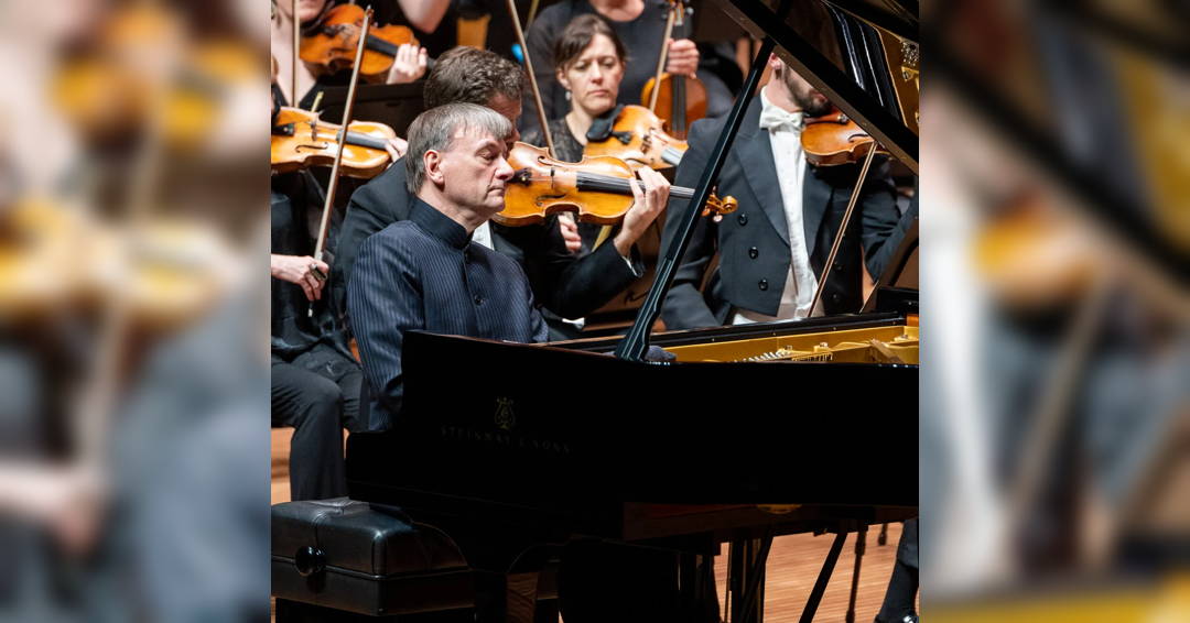 Image Stephen Hough performs Mendelssohn