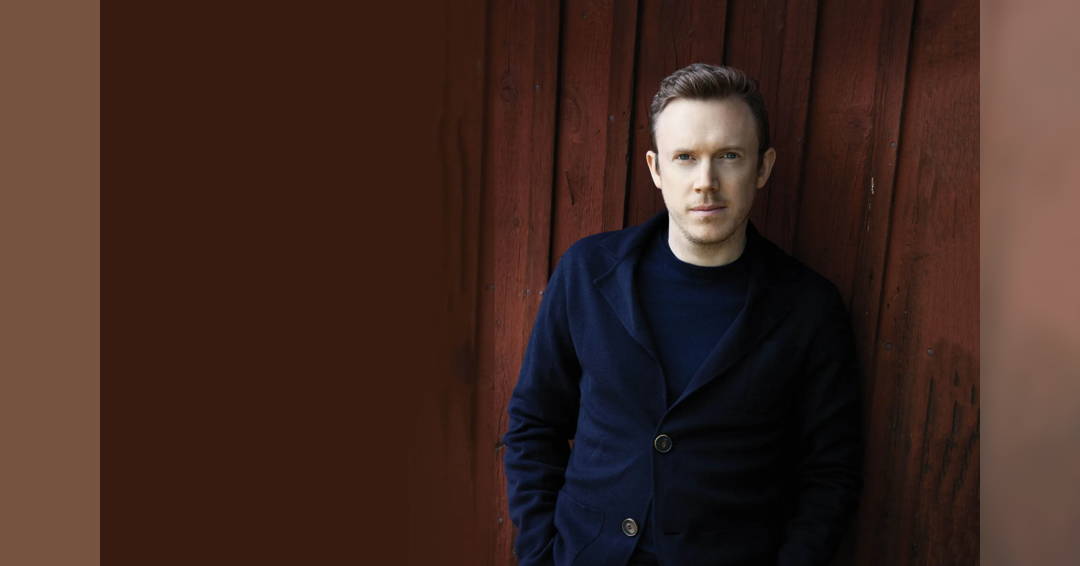 Image Daniel Harding conducts