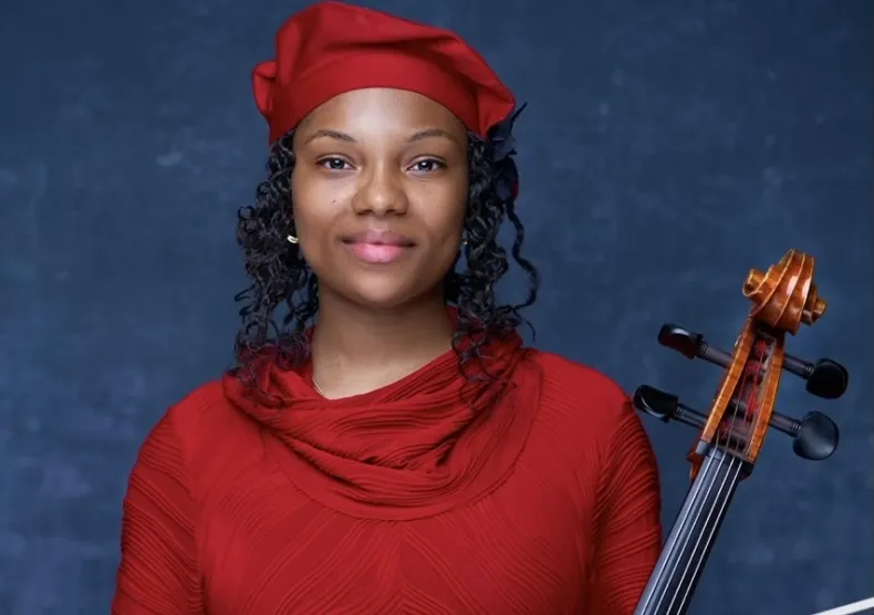 Image Sajdah Muhammad, Cello