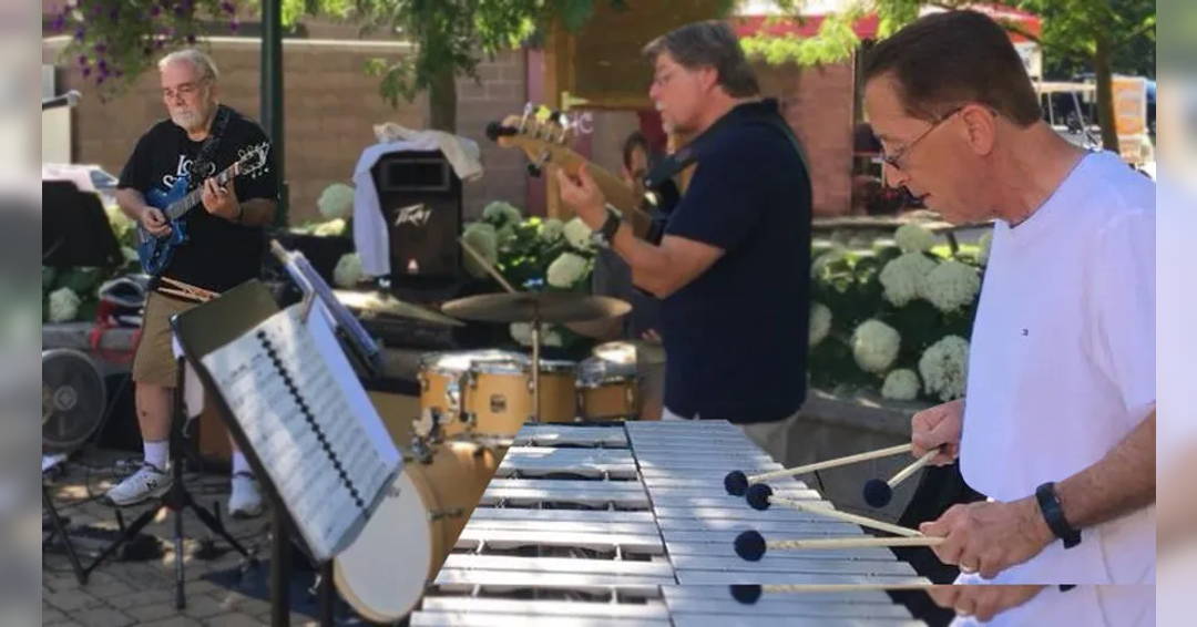 Image Lunch on the Lawn - Good Vibes