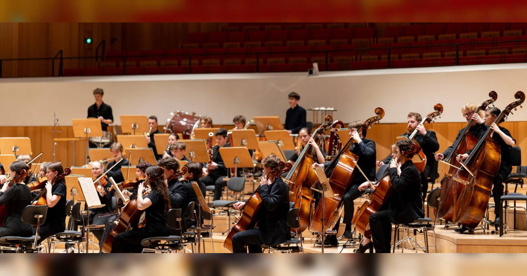 Image Crossover - Weber meets JazzThis text suggests a fusion or collaboration between the music of Weber and Jazz.