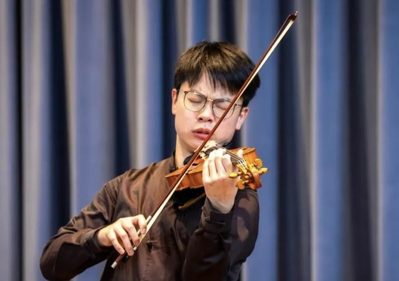 Image Zhengnan Eric Wang, Violin