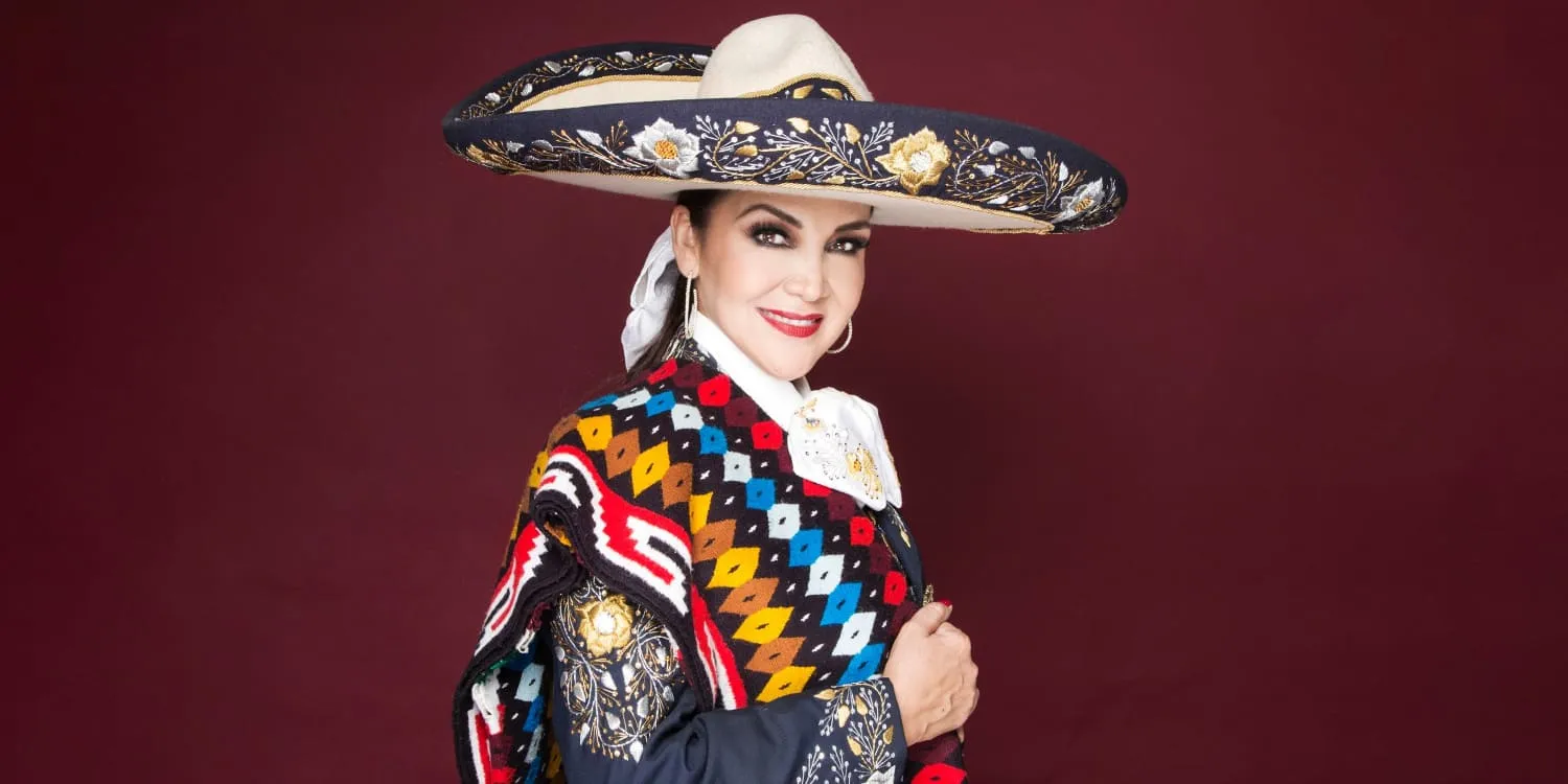 Image Aida Cuevas with the Detroit Symphony Orchestra