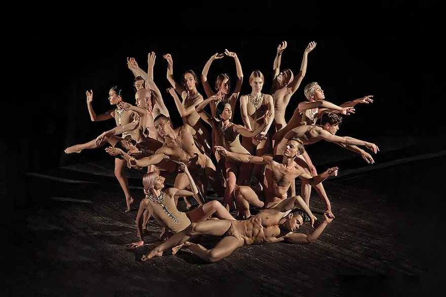 Image "The Wardrobe" Performance