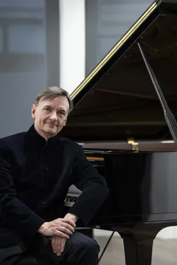 Image Sir Stephen Hough, piano